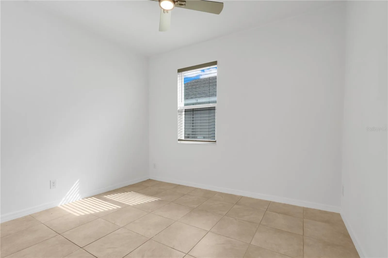 Second bedroom.