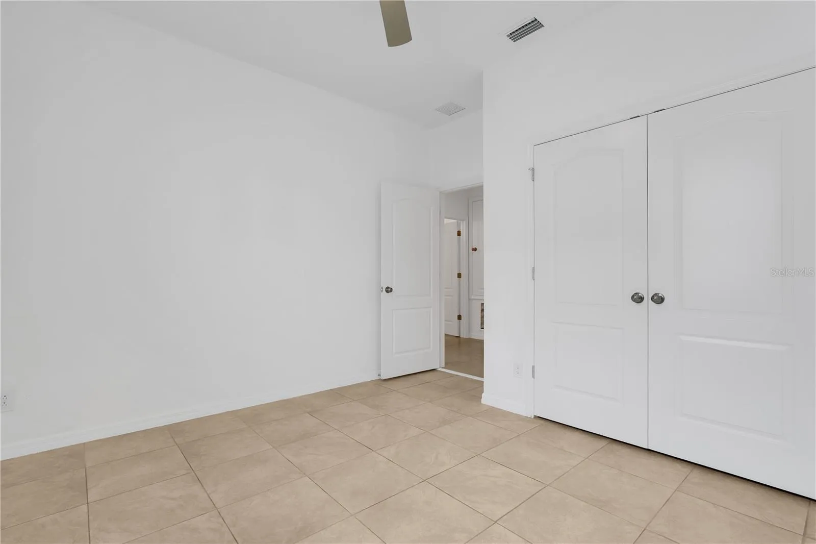 Second bedroom.