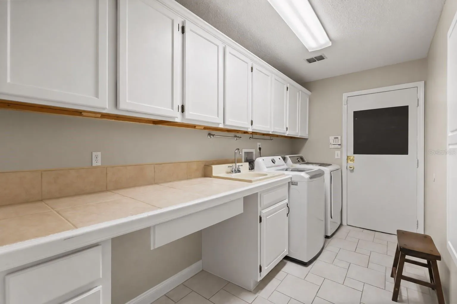 Oversized laundry room