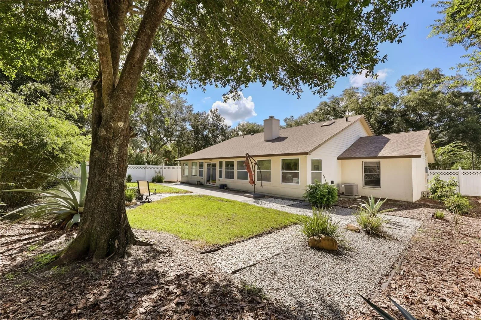 oversized backyard! A true Florida retreat