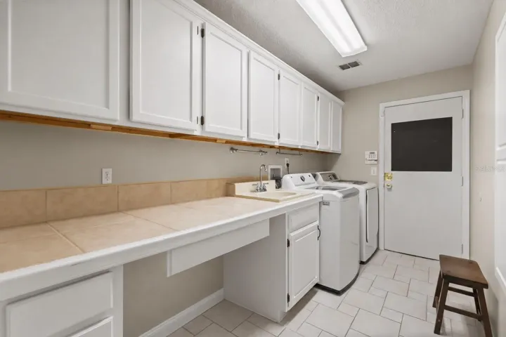 Oversized laundry room
