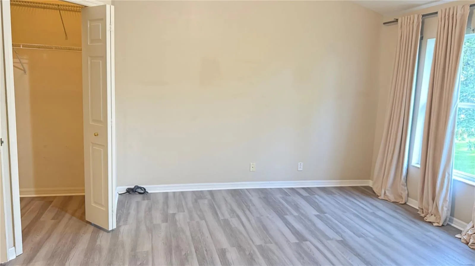 Walk-in Closet in the MBR