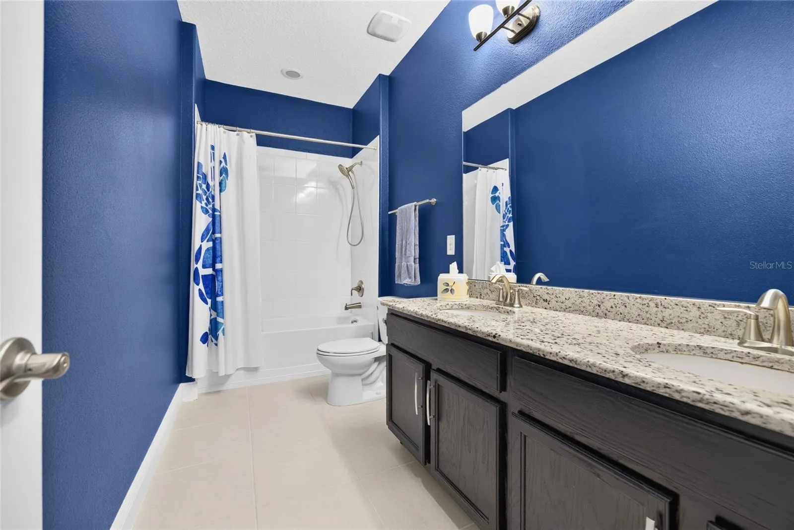 Middle Bedroom Bath Off Hall