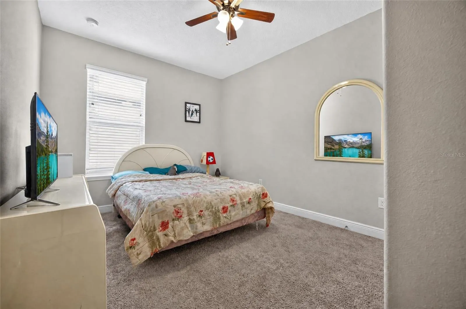 Middle (2nd) Bedroom