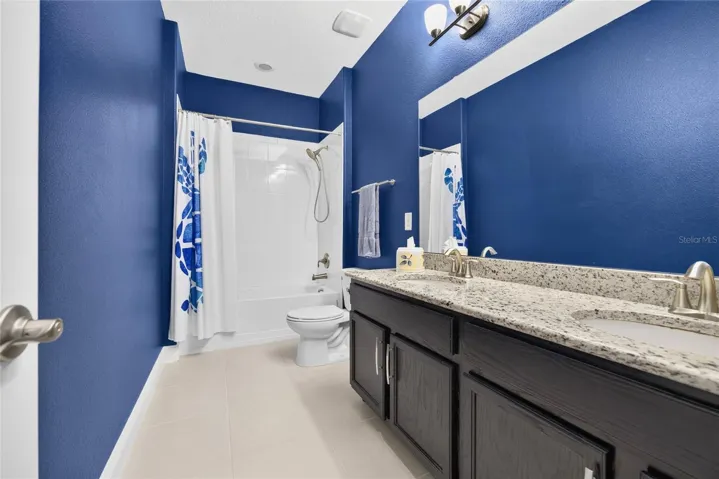 Middle Bedroom Bath Off Hall