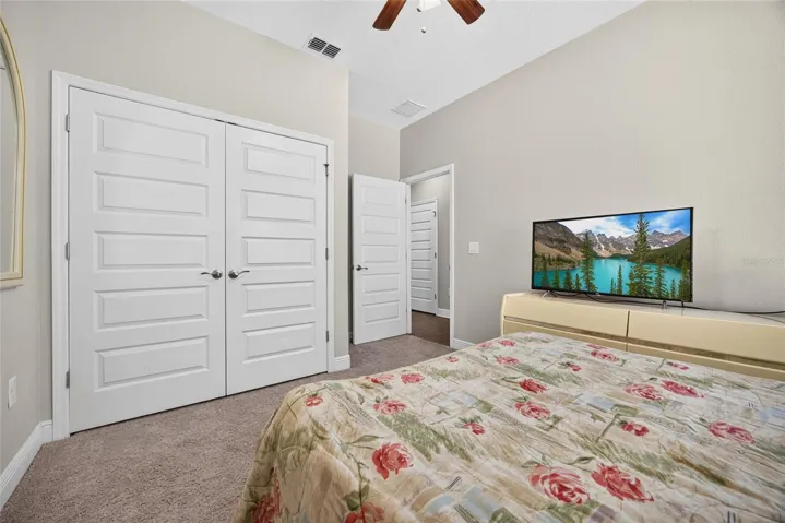 Middle (2nd) Bedroom