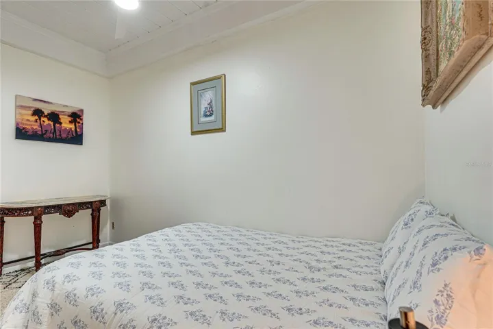 Guest Bedroom – Alternate View