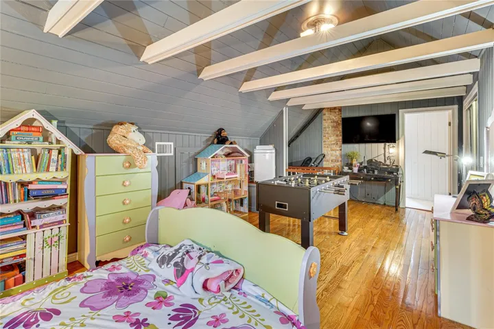 Upper-Level Bonus Room and Sleeping Area