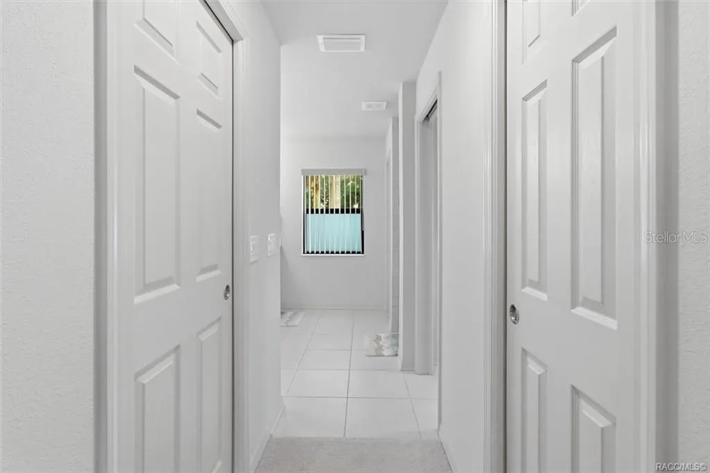 Master Bedroom w/ 2 Walk-in Closets