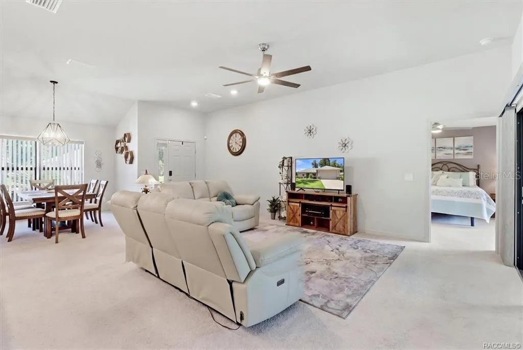 pen Floor Plan... Common Areas w/ High Ceilings