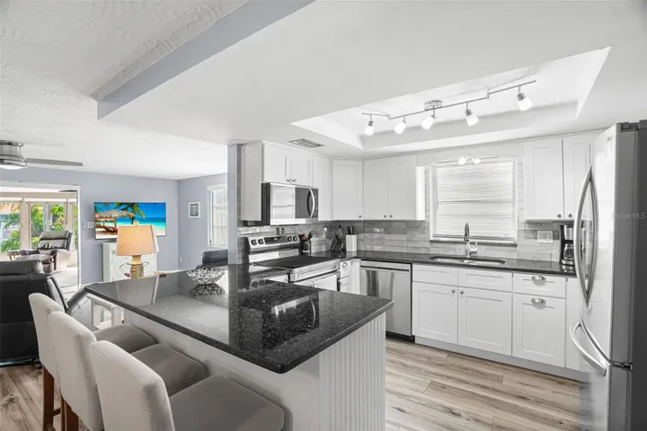 Kitchen with breakfast bar