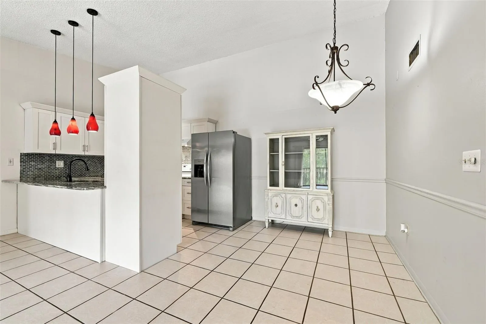 Dining area off kitchen
