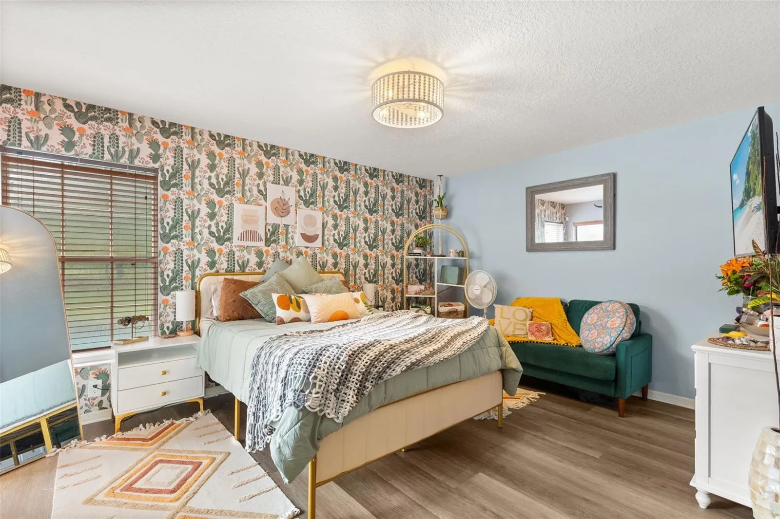 1st FLOOR - PRIMARY BEDROOM