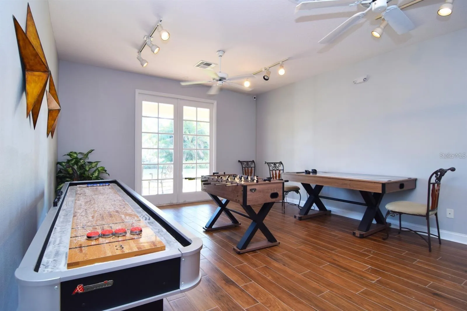 Clubhouse games room
