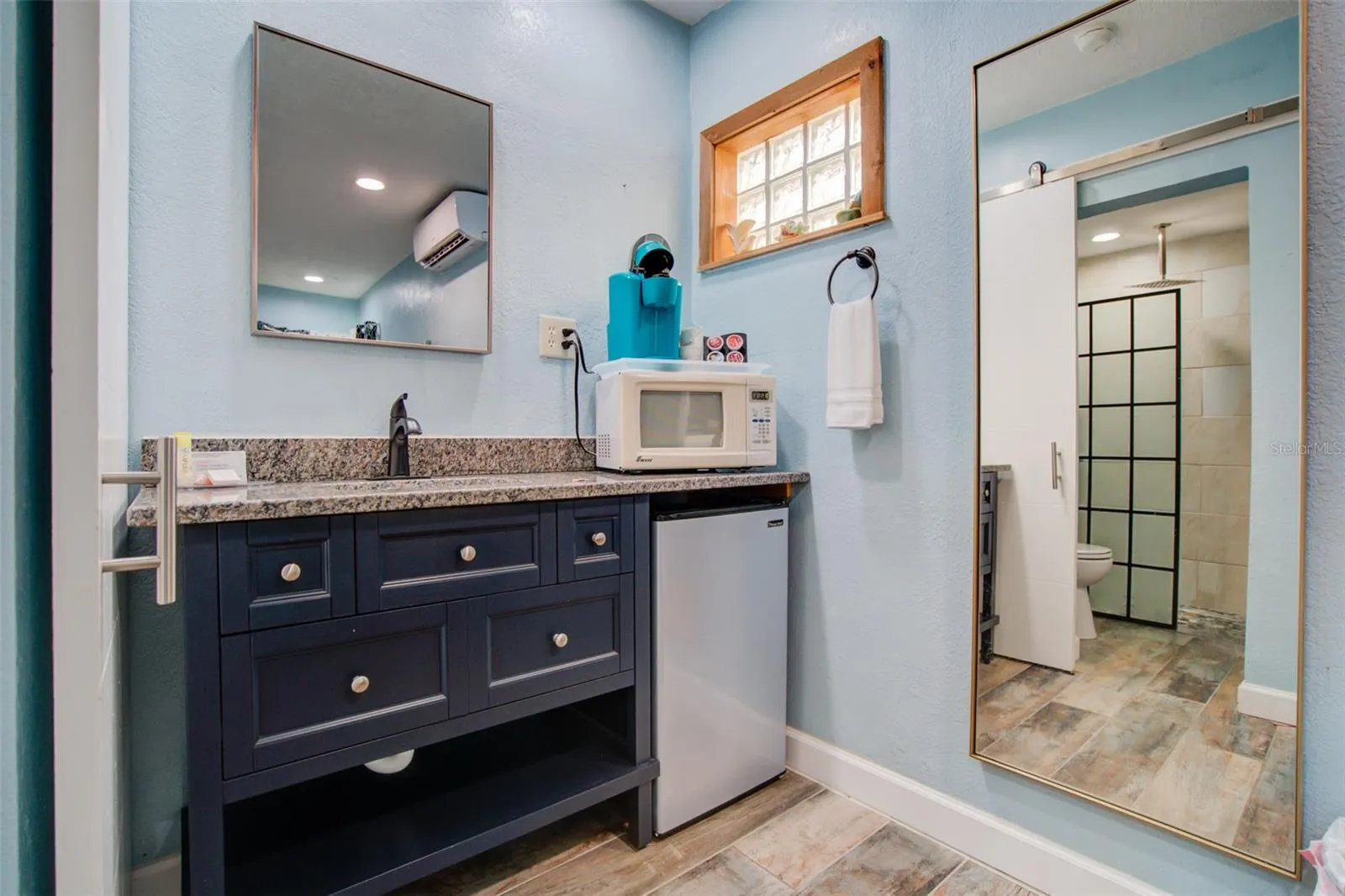 Unit 4 Bathroom