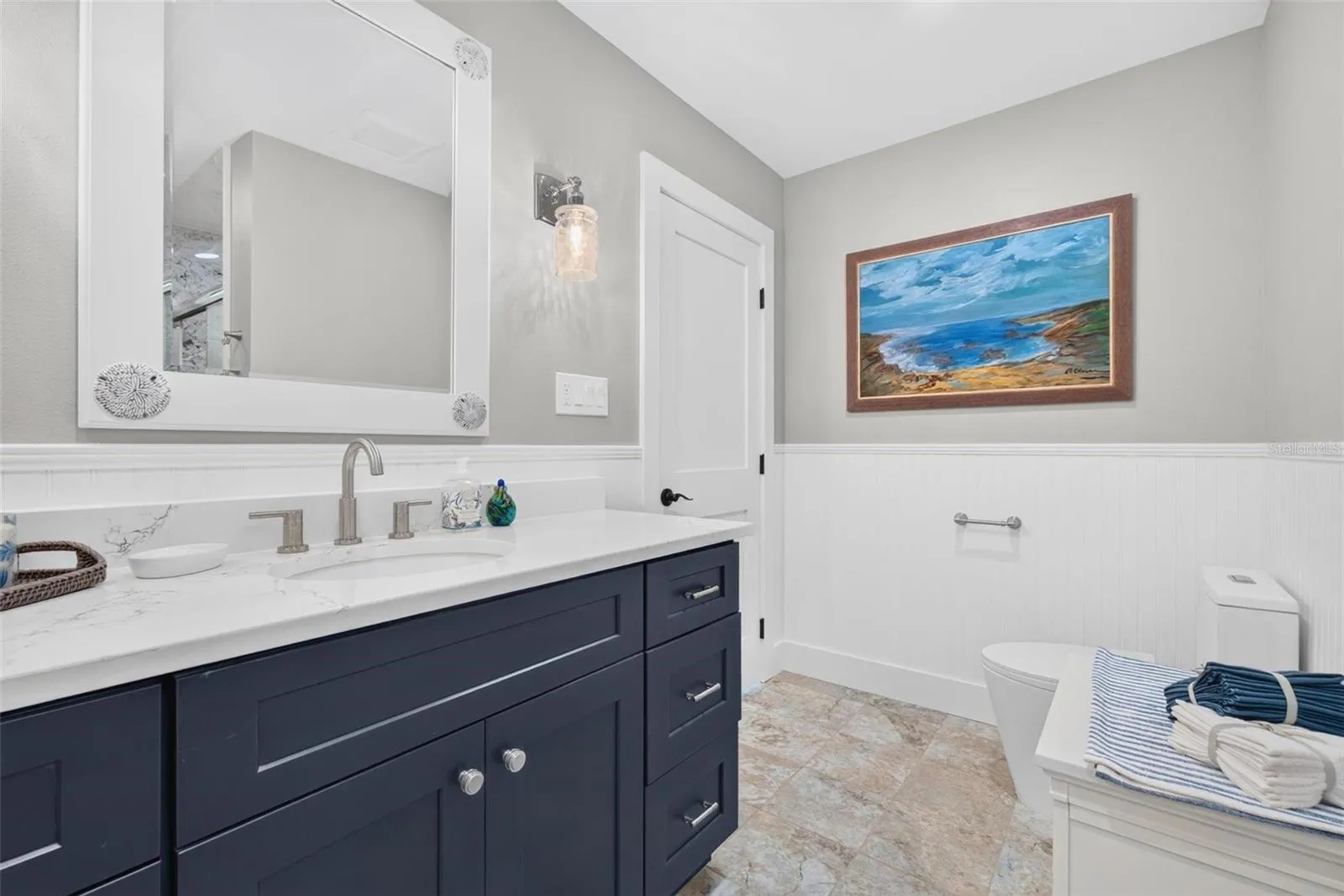 Guest/Main Bath
