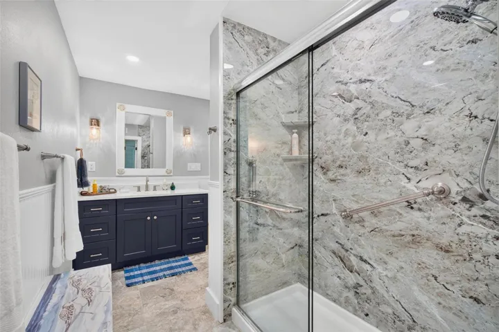 Guest/Main  Bath