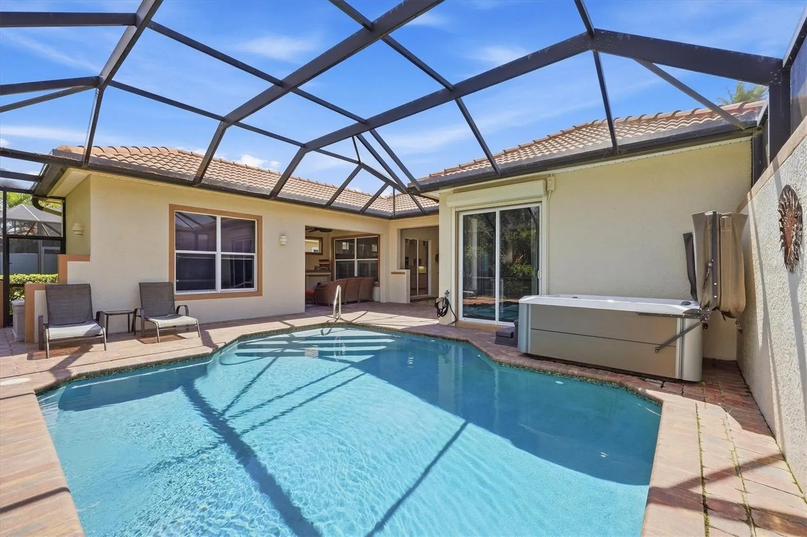 Pool is inviting and just waiting its new owners to hop right in!