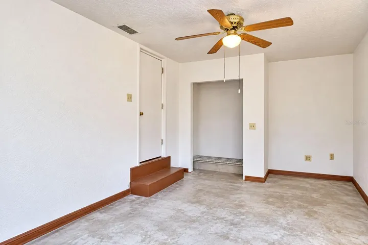 4th Bedroom/Office/Inside Workshop