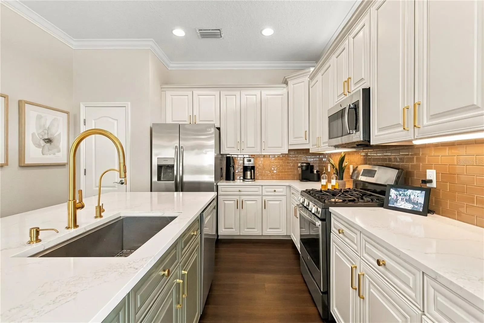 Kitchen counter and cabinetry