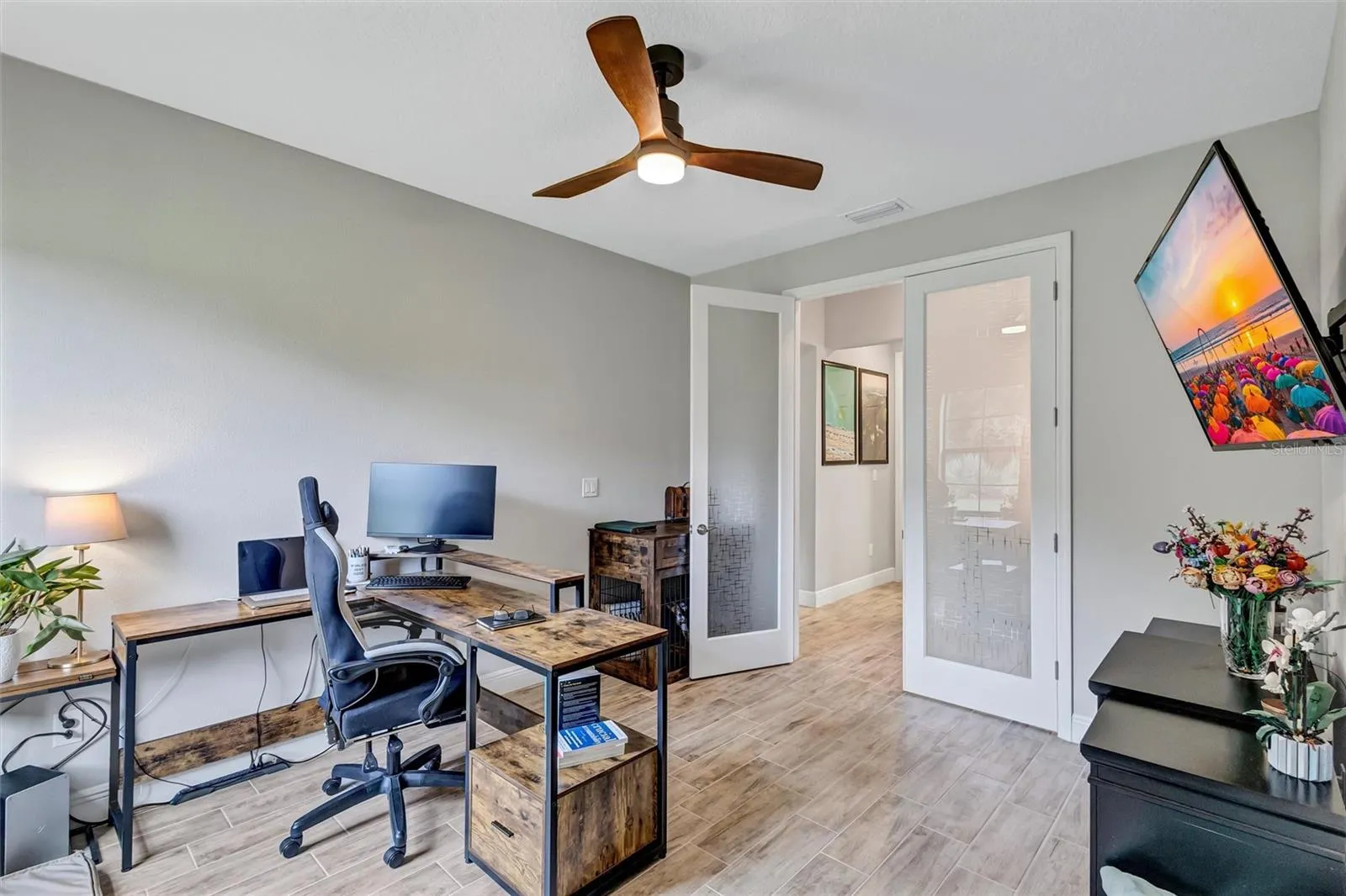 Den/office/playroom/game room