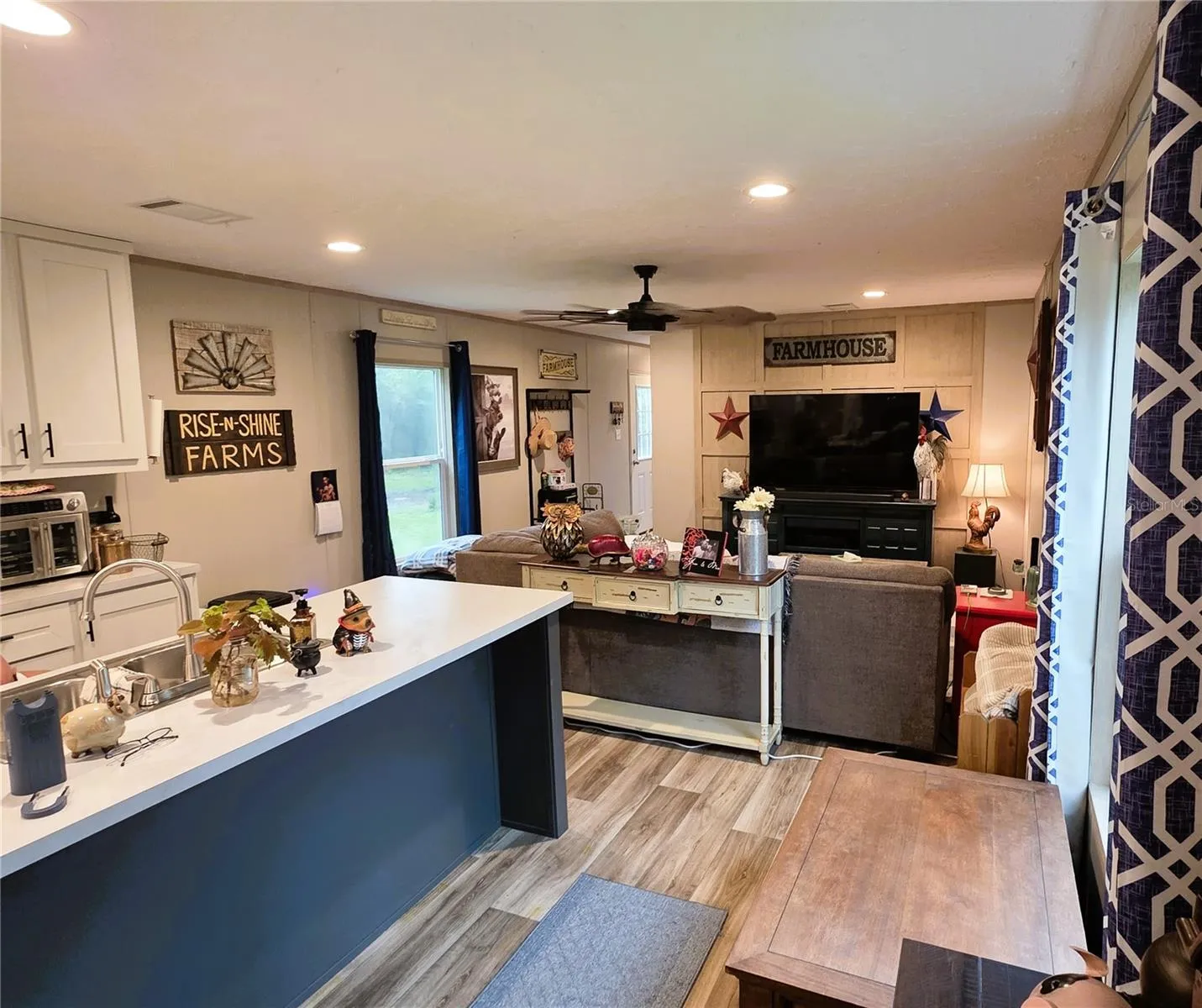 Kitchen looking into Livingroom