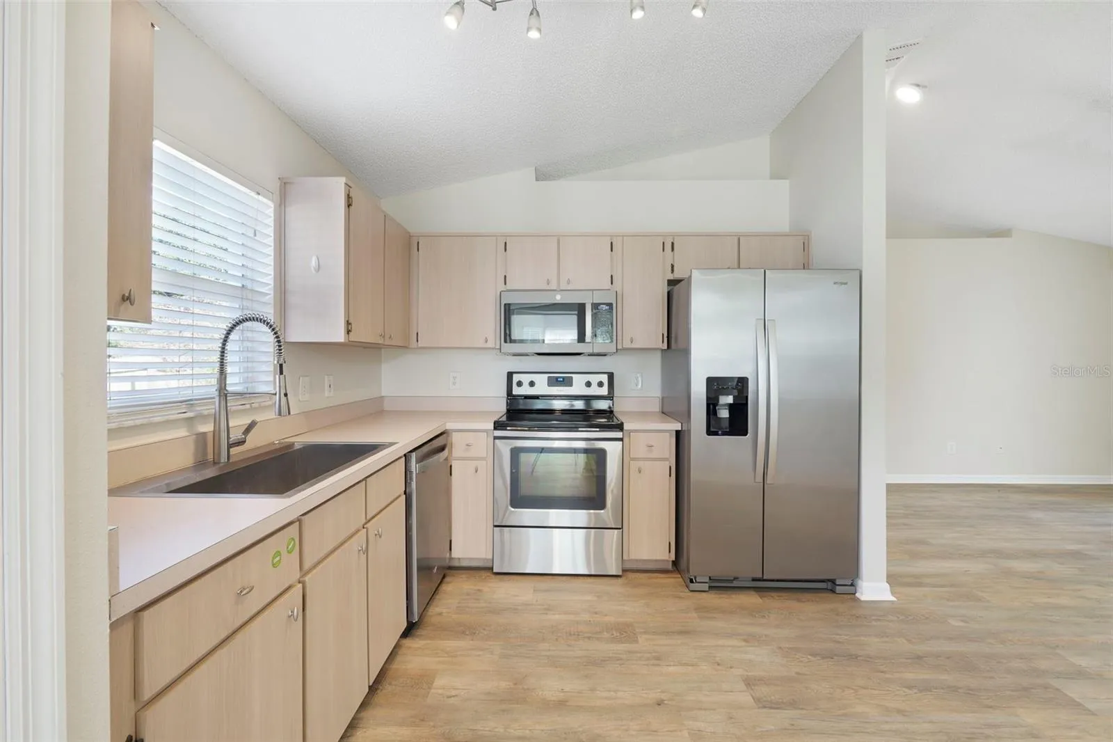 Stainless steel appliances included