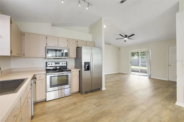 Open floorplan between kitchen/living/dining-den
