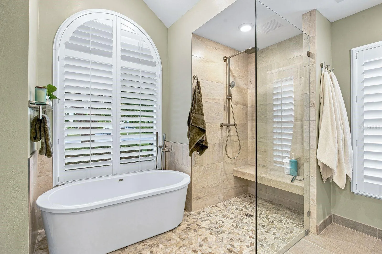 Soaking tub with glass shower