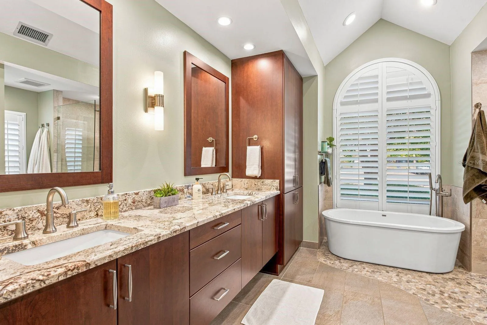 gorgeous primary bath 13.1 x 12.5