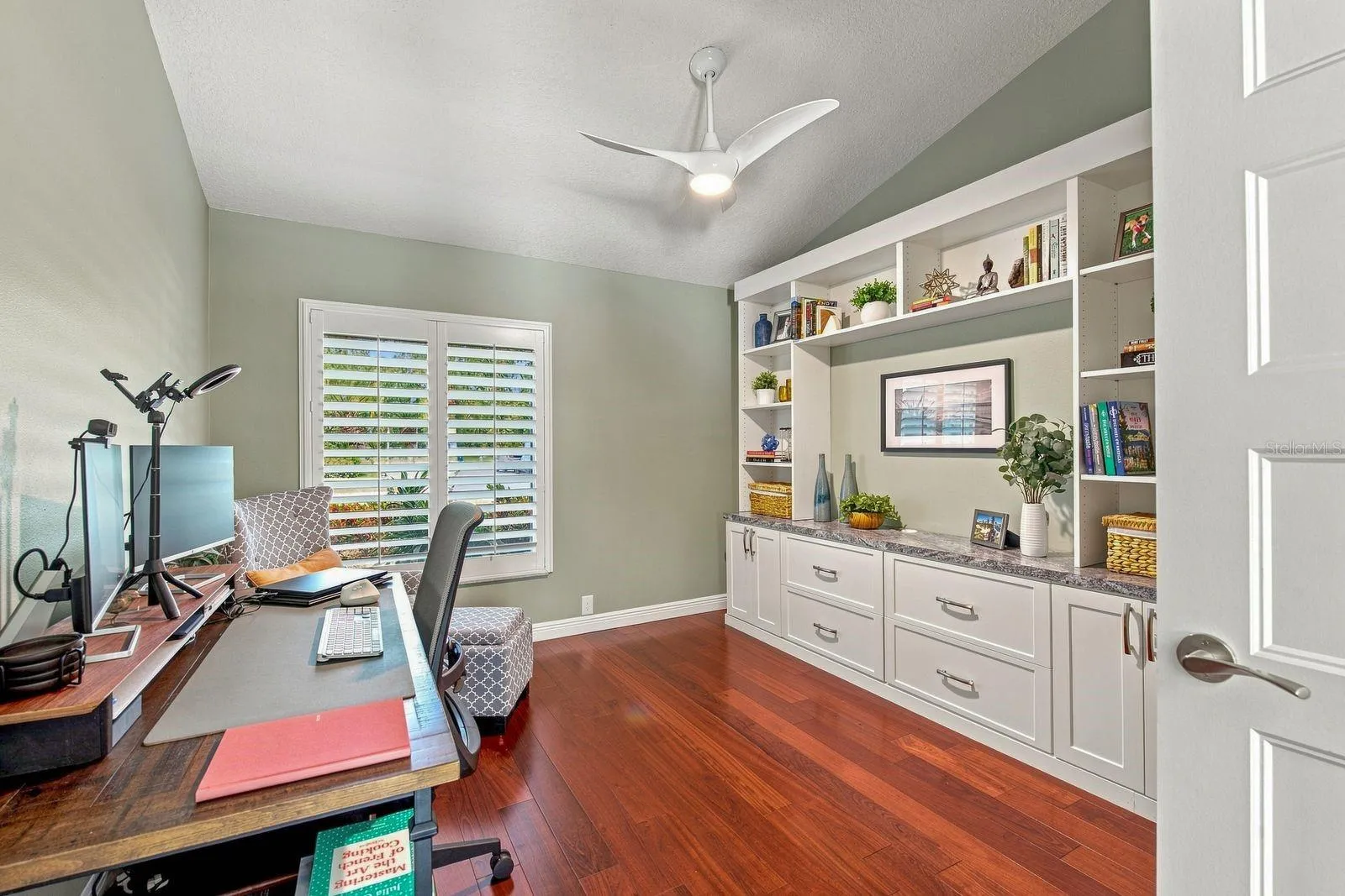office or 4th bedroom