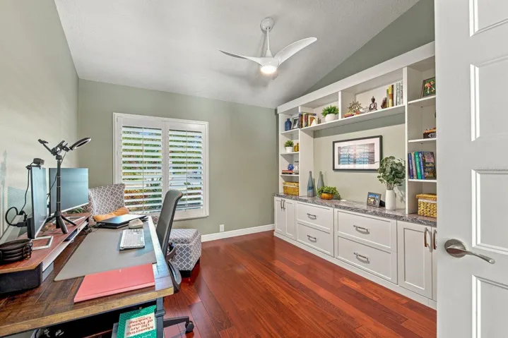 office or 4th bedroom