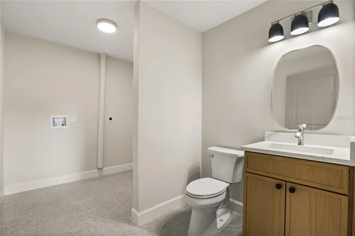 Pool bath with Laundry Room