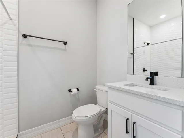 1st floor bedroom's bathroom