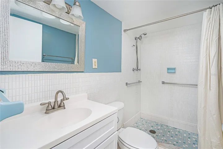 BATHROOM 2