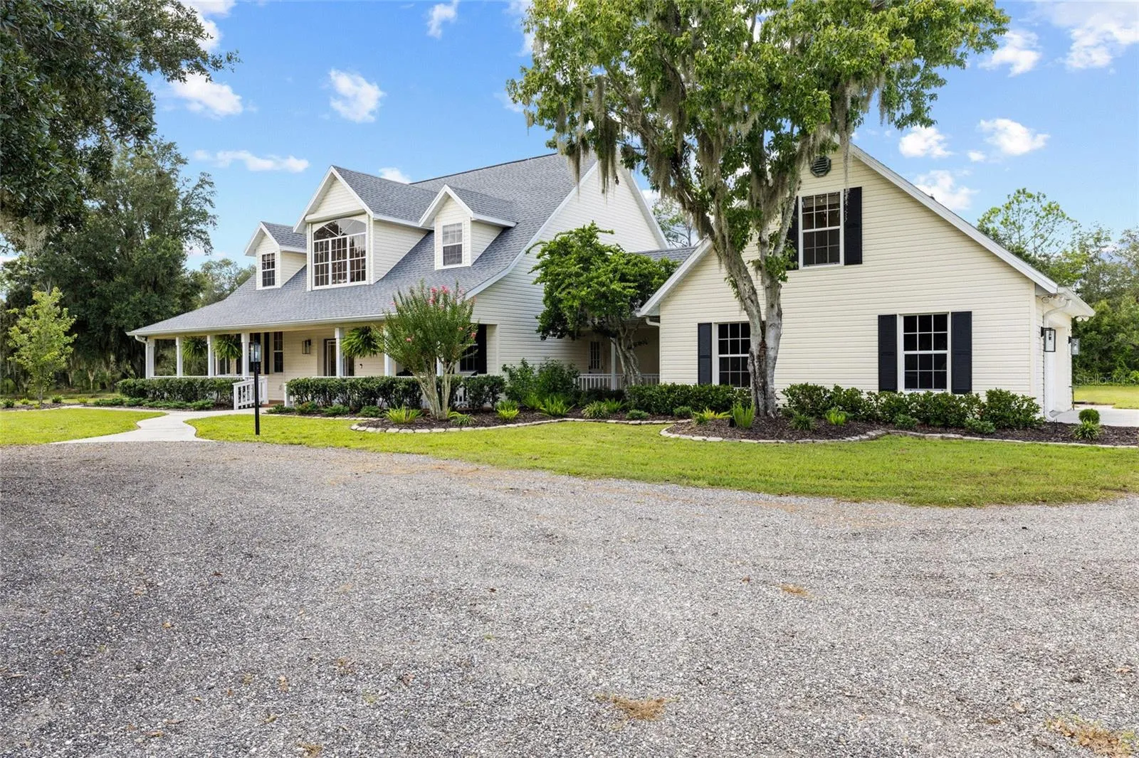 Front of house with side garage and garage apartment