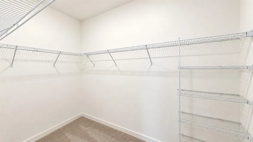 Walking Closet Master Bedroom