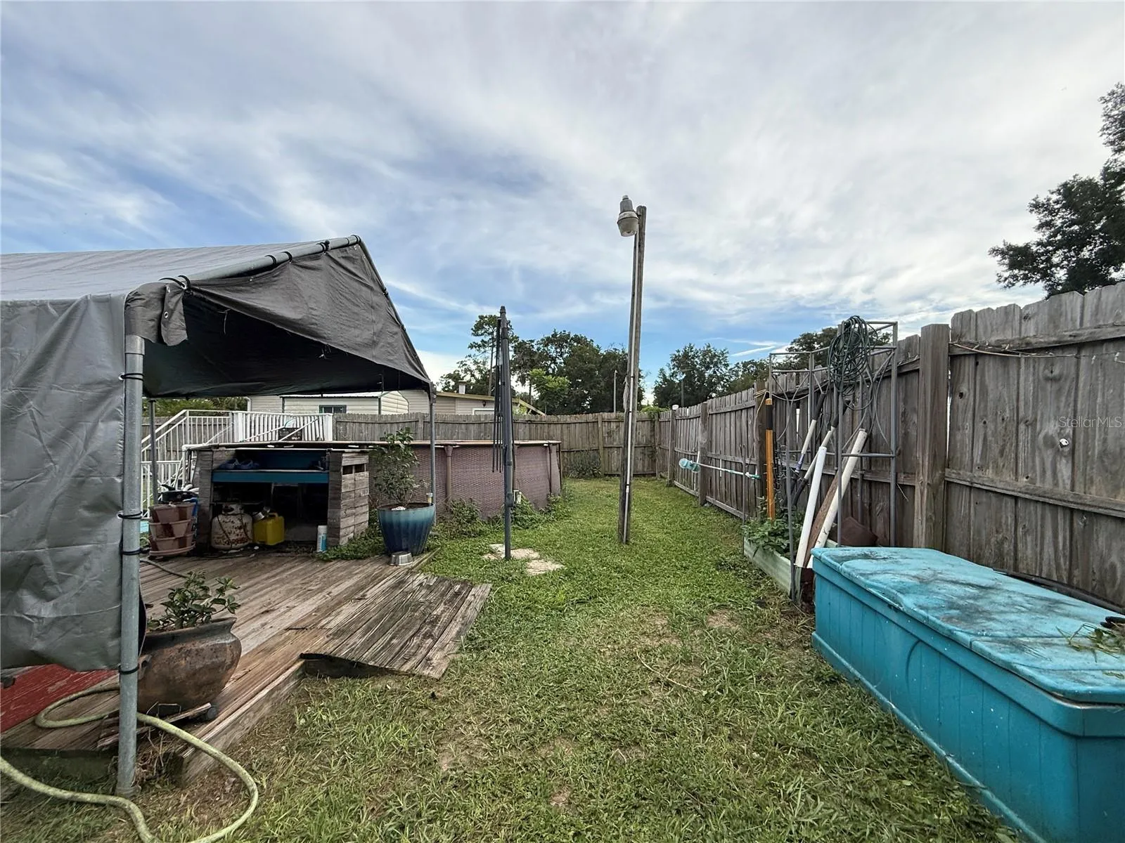 SIDE YARD