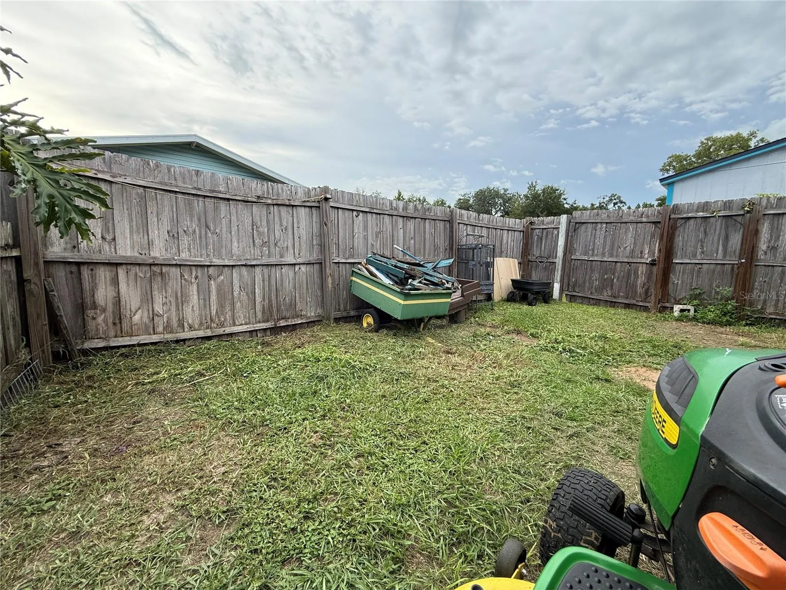 SIDE YARD