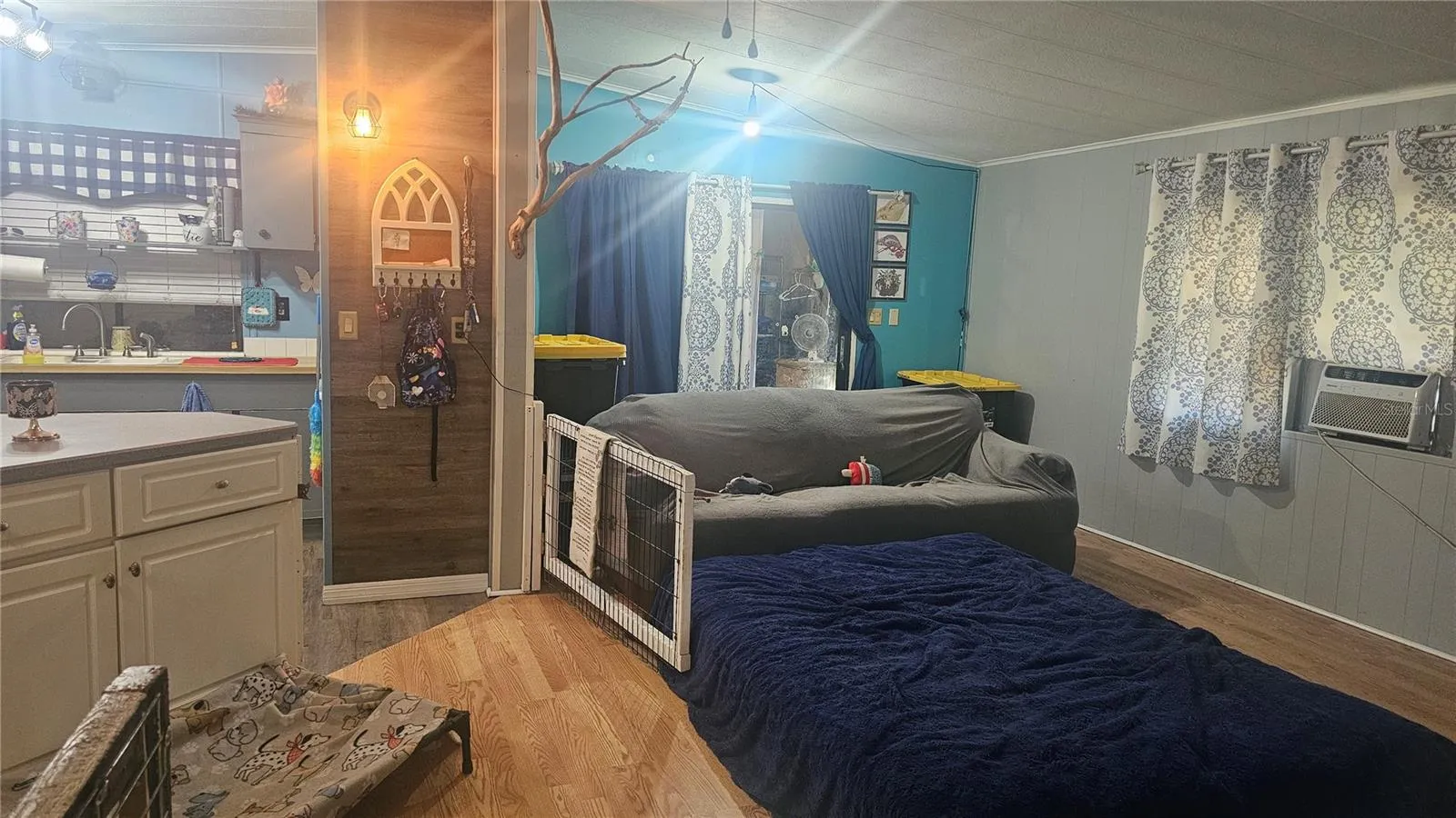 KITCHEN & LIVING ROOM