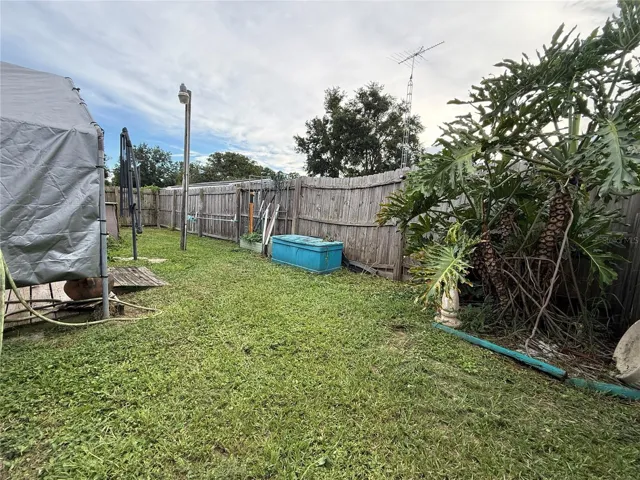 SIDE YARD