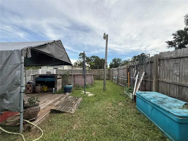 SIDE YARD