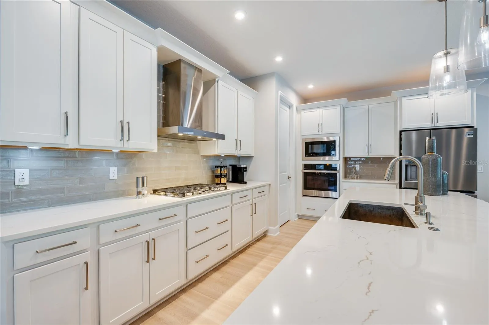 Gas cooktop and gas built in range