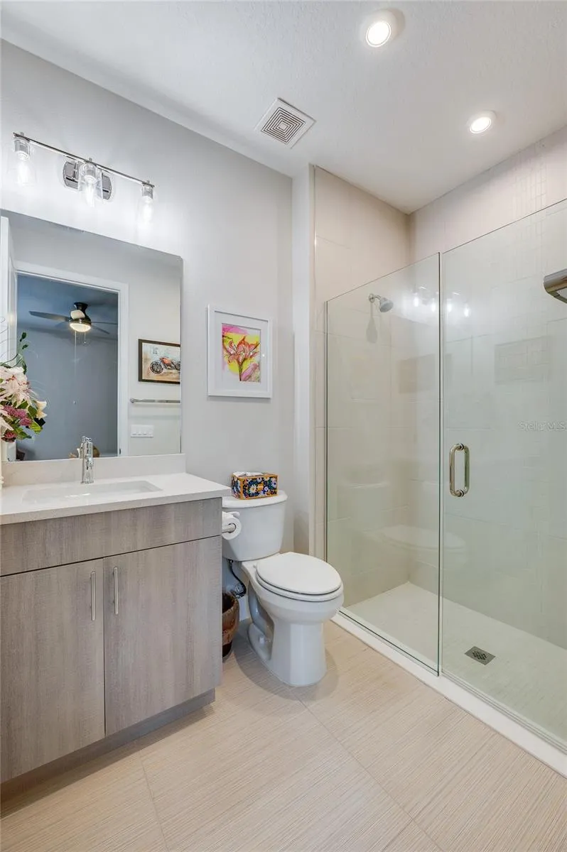 With en suite bath