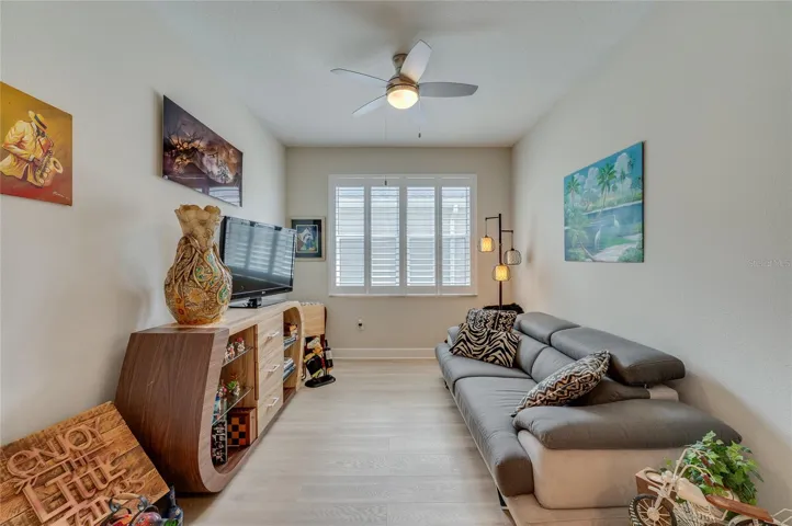 Flex room off kitchen