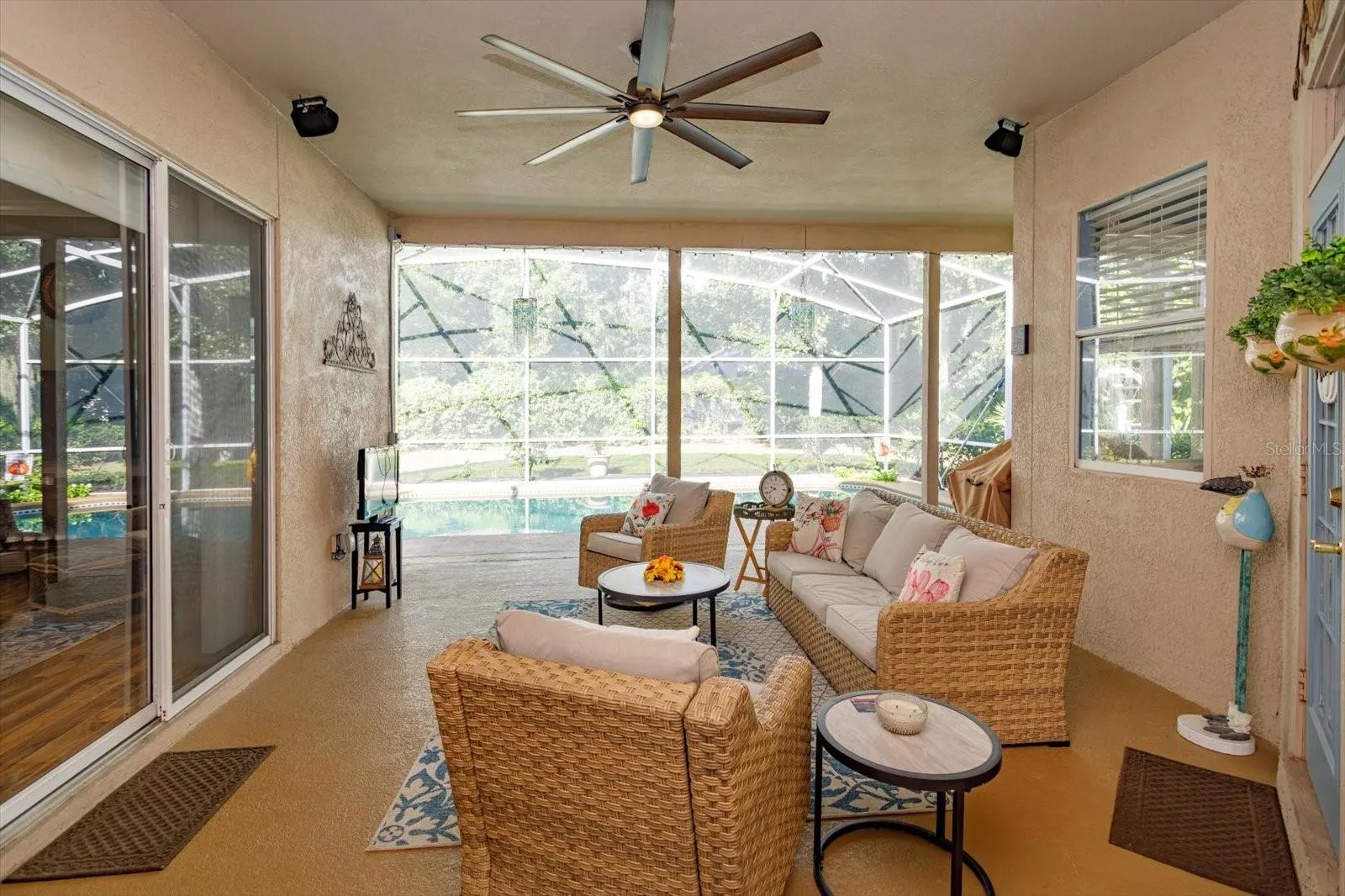 spacious lanai for relaxing poolside