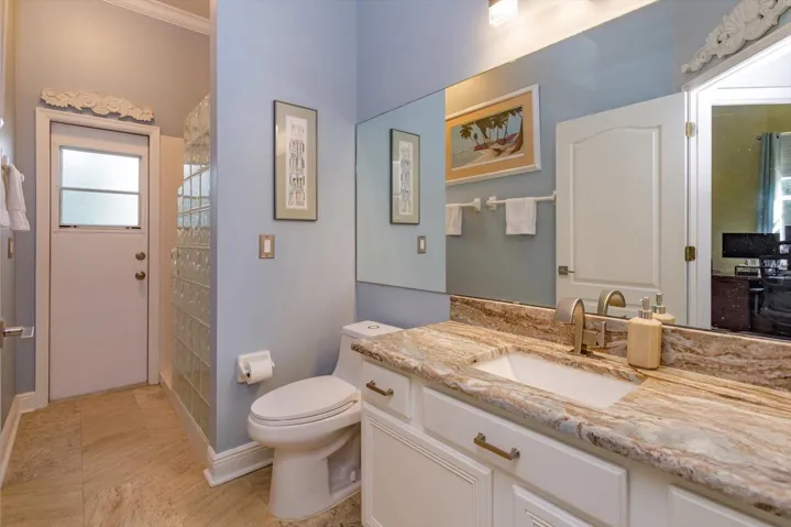 3rd full bathroom has pool access door