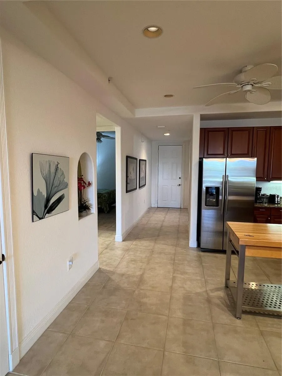 entrance/kitchen