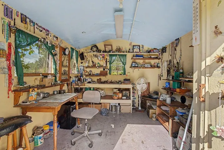 Workshop shed