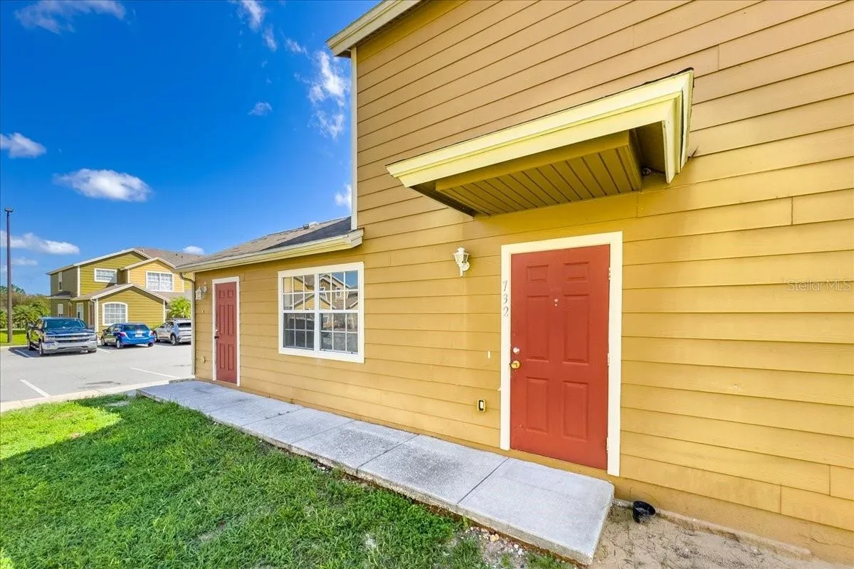 Front Entrances door for the main 3/2 townhome